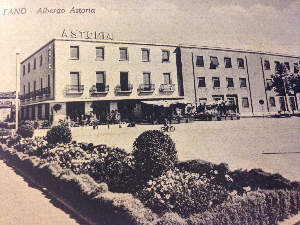 ホテル Astoria ペザロ エクステリア 写真