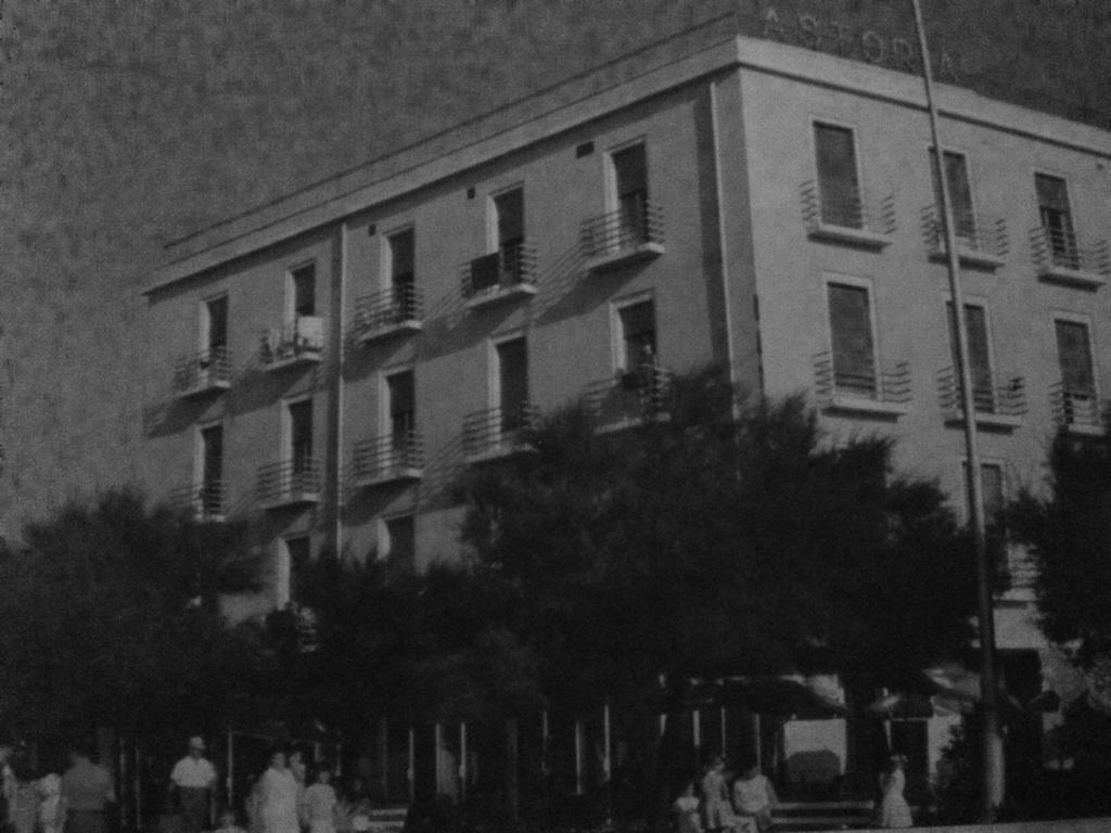 ホテル Astoria ペザロ エクステリア 写真